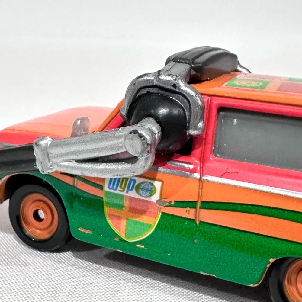 Disney Pixar Cars 2 Brian Gearlooski WGP Crew Chief Die-cast Mattel Rare